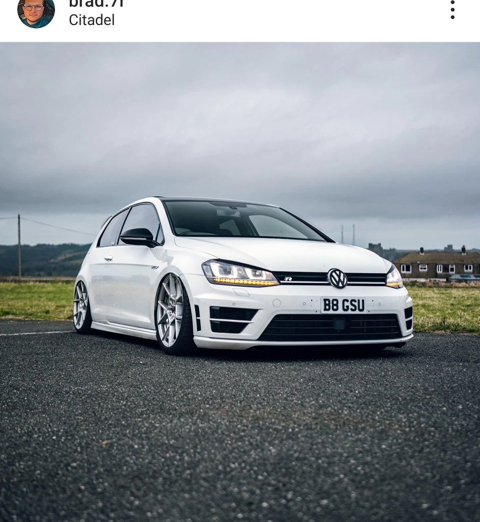Bagged VW Golf R with some short 4D plates