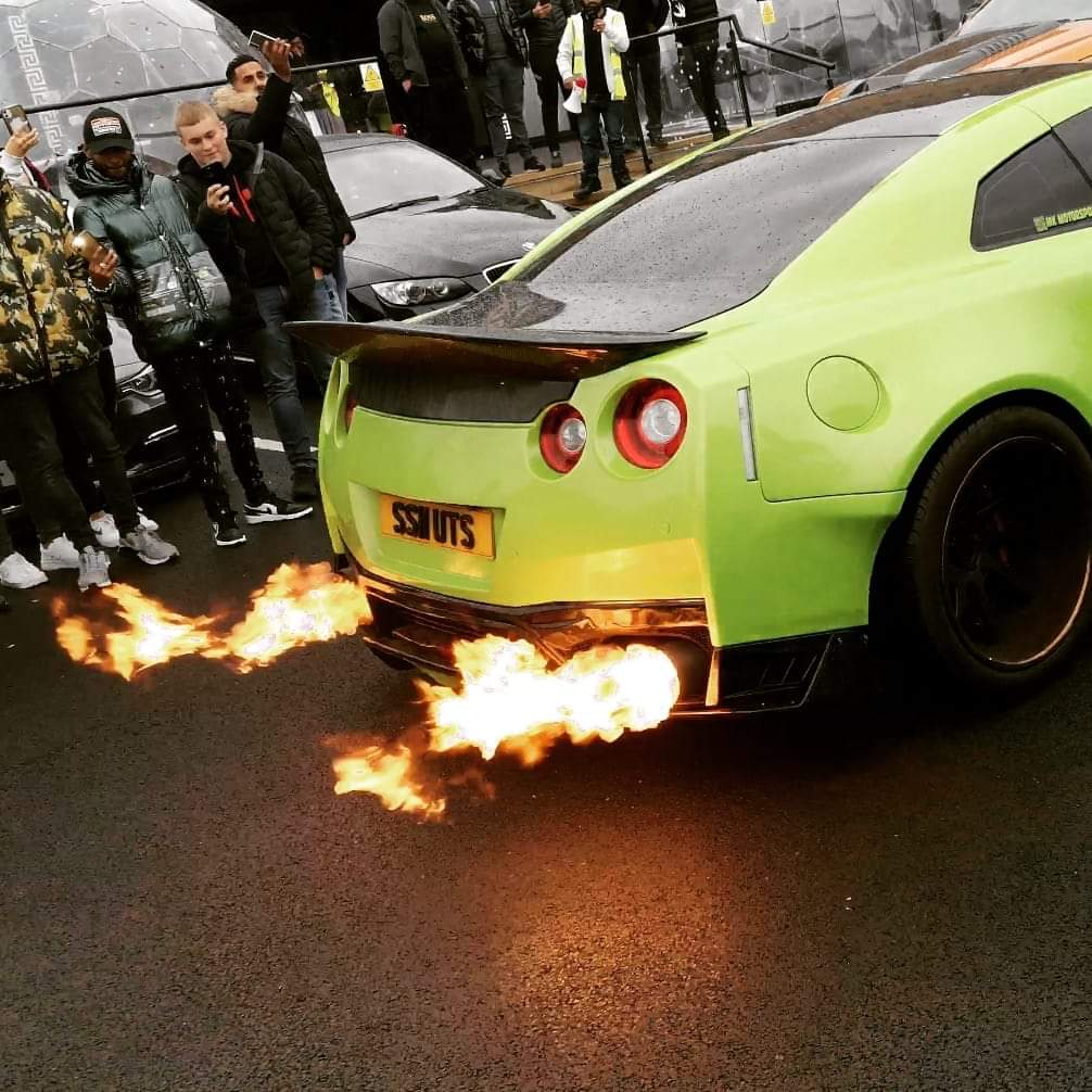 Fore breathing Nissan GTR with some 4D gel plates