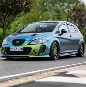 Seat Leon FR in chameleon colour with some legal 3D gel plates